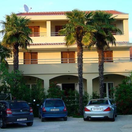 Apartments & rooms Ana Sukosan
