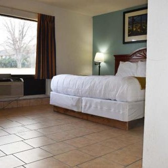 American Best Inn By OYO I-35 Perry Thumbnail