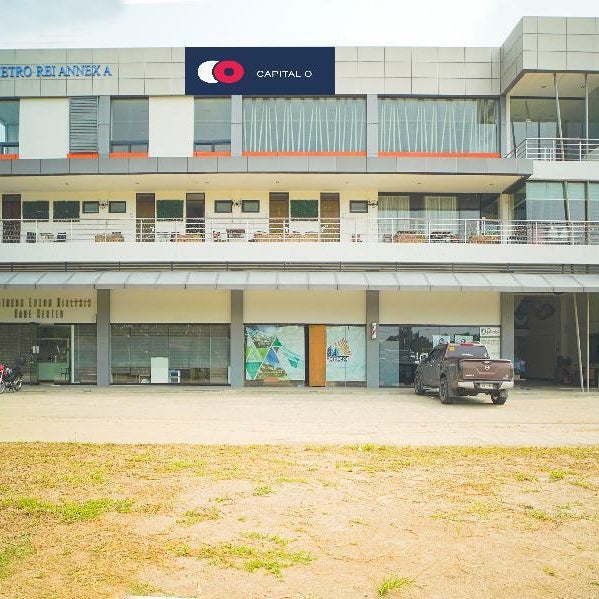 Capital O OYO 785 The Greenhive Hotel