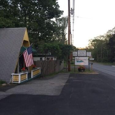Hanscom's Motel & Cottages Thumbnail