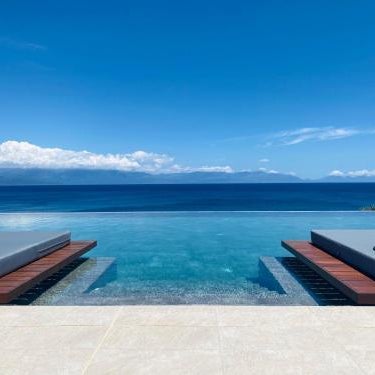 Colonides Retreat Sea & Silence