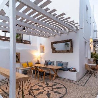 F Fine Suites - Adults Only