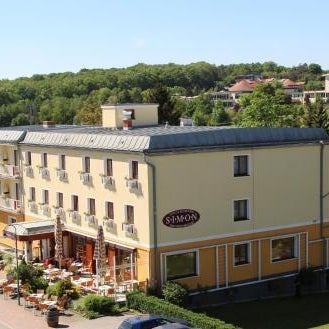 Simon - Hotel & Café