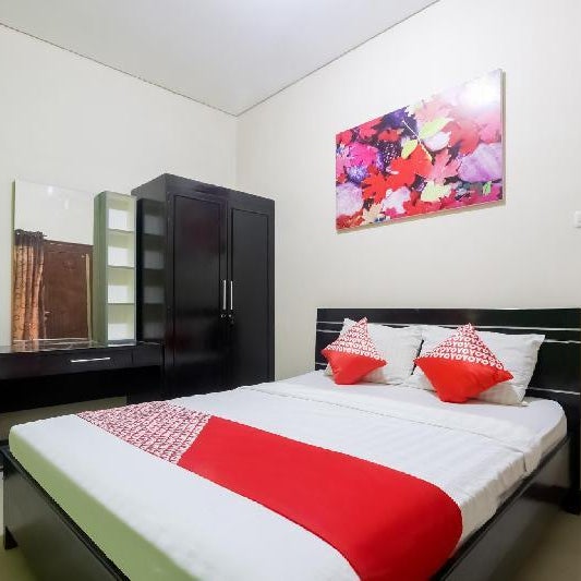 D'Waru Homestay Syariah near Jl Slamet Riyadi Mitra RedDoorz
