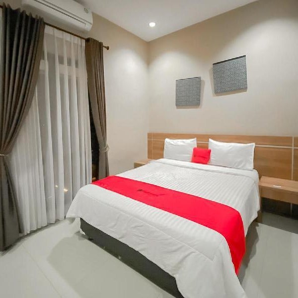 RedDoorz Premium @ Griya Inkoppabri Cisarua Puncak