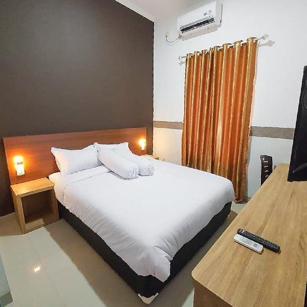 RedDoorz Syariah near Kota Cinema Mall Jatiasih
