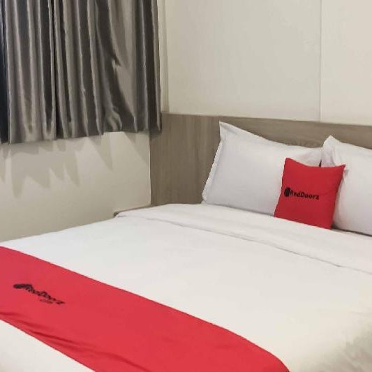 RedDoorz Plus @ Jalan Juanda Medan Thumbnail