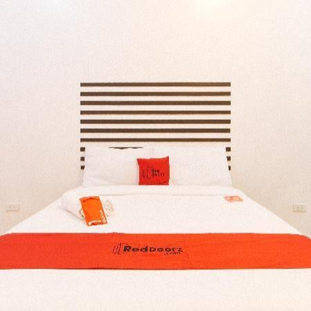 RedDoorz @ Jardin LRT Tayuman Manila