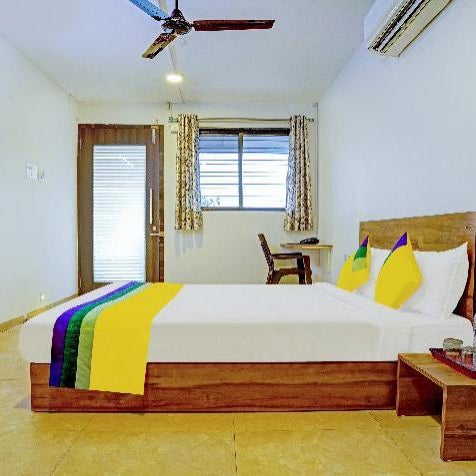 Itsy Hotels Oasis Pride