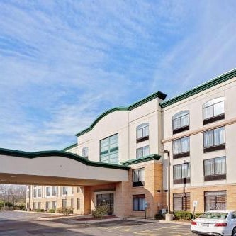 Comfort Inn & Suites Arlington Heights - Schaumburg Thumbnail