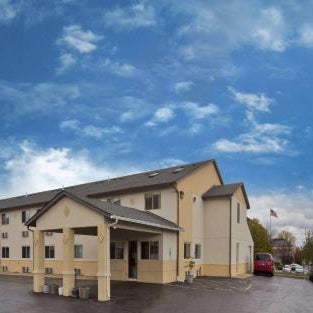 Super 8 by Wyndham Rockford I-90/Casino District Thumbnail