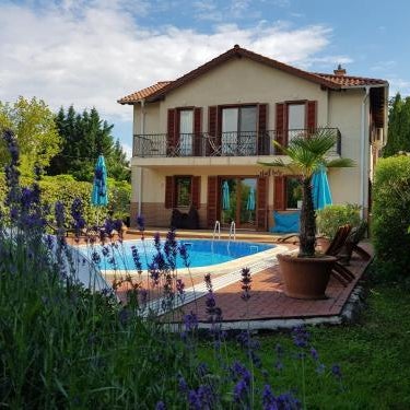 Hullám Villa B&B
