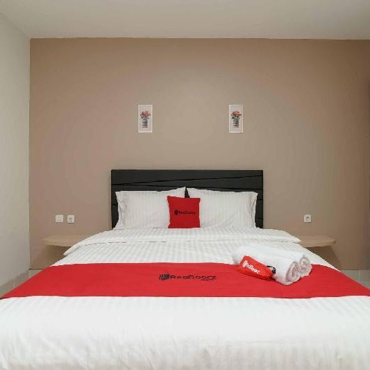 RedDoorz Plus near Eka Hospital BSD 5 Thumbnail