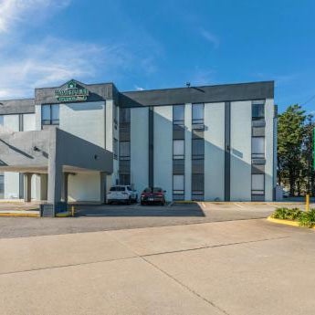 HomeTowne Studios Newport News - Hampton West Thumbnail
