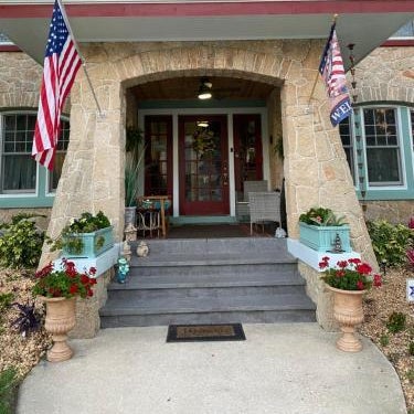 Ms. Maggie's South Country Inn Thumbnail