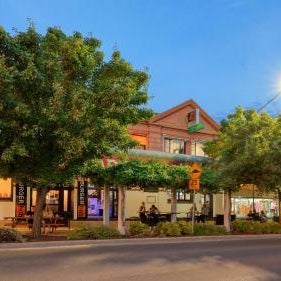 Broadway Hotel