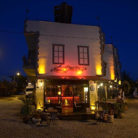 Rebetika Hotel & bistro