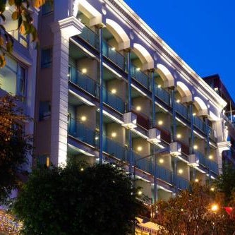 Numa Port Hotel