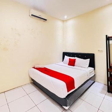 RedDoorz near Alun Alun Sidoarjo Thumbnail