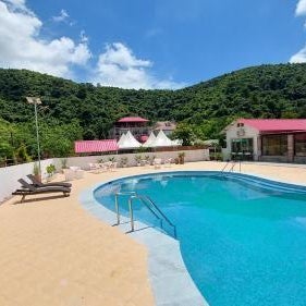 Shalom Farmhouse by the hillside