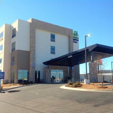 Holiday Inn Express and Suites Tahlequah By IHG Thumbnail
