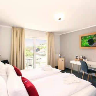 Moselhotel Weinhaus Simon `Sauna`Winzerstube`ELadesäule