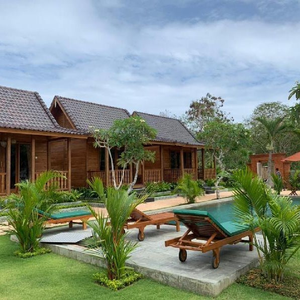 Uluwatu Wooden Villa