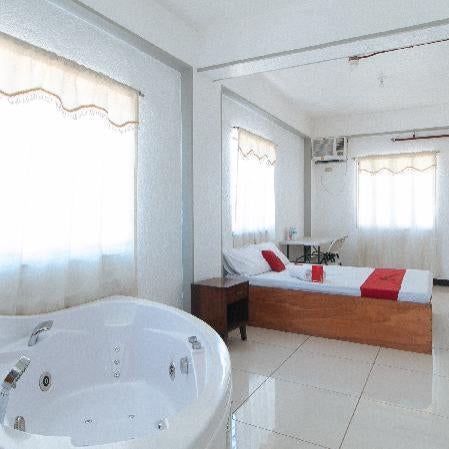 RedDoorz near Tambo Quirino Avenue Thumbnail