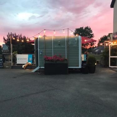 Hunters Meet Thumbnail