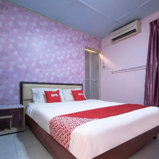 SPOT ON 90305 HEN HEN HOTEL Thumbnail