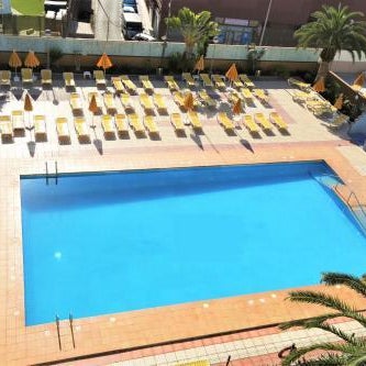 Central Apartment overlooking Yumbo centre with heated pool