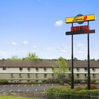 Super 8 by Wyndham Portland Airport Thumbnail