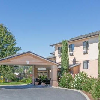 Super 8 by Wyndham Grants Pass Thumbnail