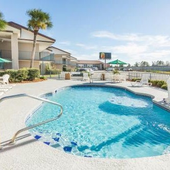 Super 8 by Wyndham Adel Thumbnail