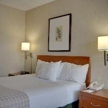 Vagabond Inn Executive Old Town Thumbnail