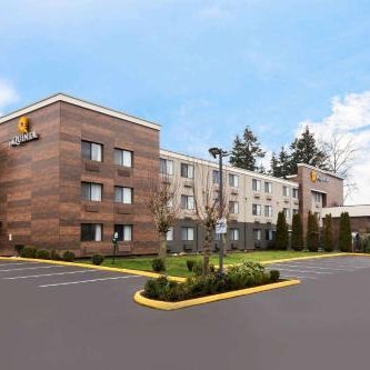 La Quinta Inn & Suites by Wyndham Everett Thumbnail