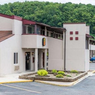 Super 8 by Wyndham Bridgeport/Clarksburg Area Thumbnail