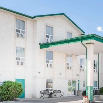 Super 8 by Wyndham Dauphin Thumbnail