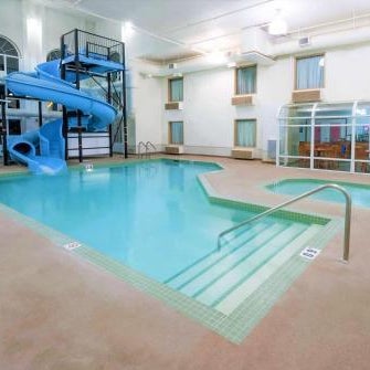 Super 8 by Wyndham Three Hills AB Thumbnail