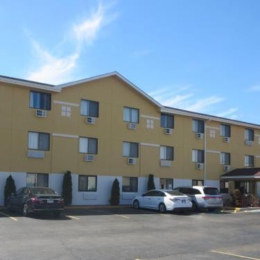 Super 8 by Wyndham Mundelein/Libertyville Area Thumbnail
