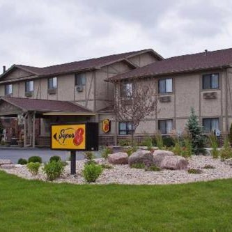 Super 8 by Wyndham Ottawa Starved Rock Thumbnail