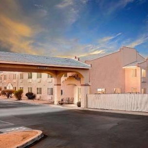 Super 8 by Wyndham Yucca Val/Joshua Tree Nat Pk Area Thumbnail