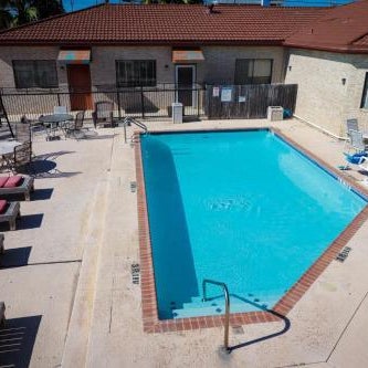 University Inn & Suites Thumbnail