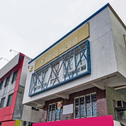 Collection O Royce Studios Near Pune Airport