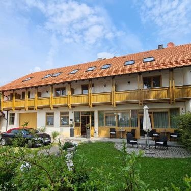 Hotel am Hachinger Bach by Blattl