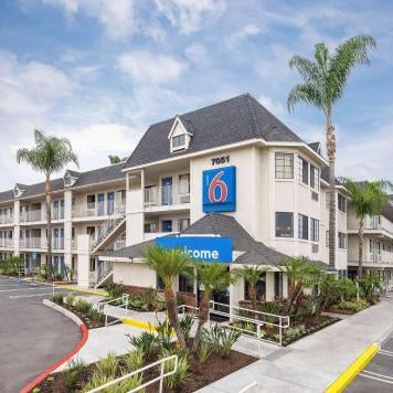 Motel 6-Buena Park, CA - Knotts Berry Farm - Disneyland Thumbnail