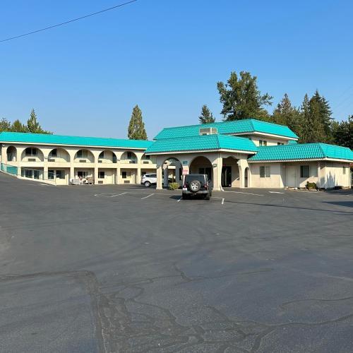 Timberland Inn & Suites Thumbnail