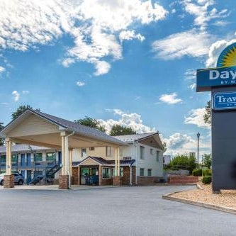 Days Inn by Wyndham Charles Town/Harpers Ferry Thumbnail