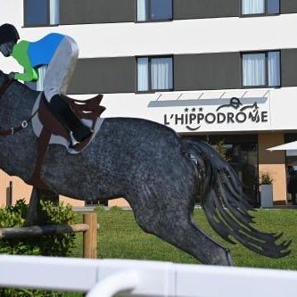 Brit Hotel Ploermel - Hotel de l'Hippodrome