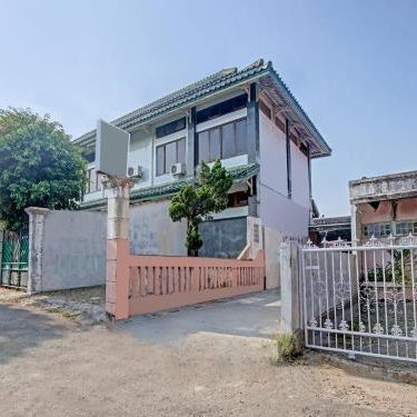 RedDoorz @ Hotel Rumah Kita near Gedung Negara Cirebon